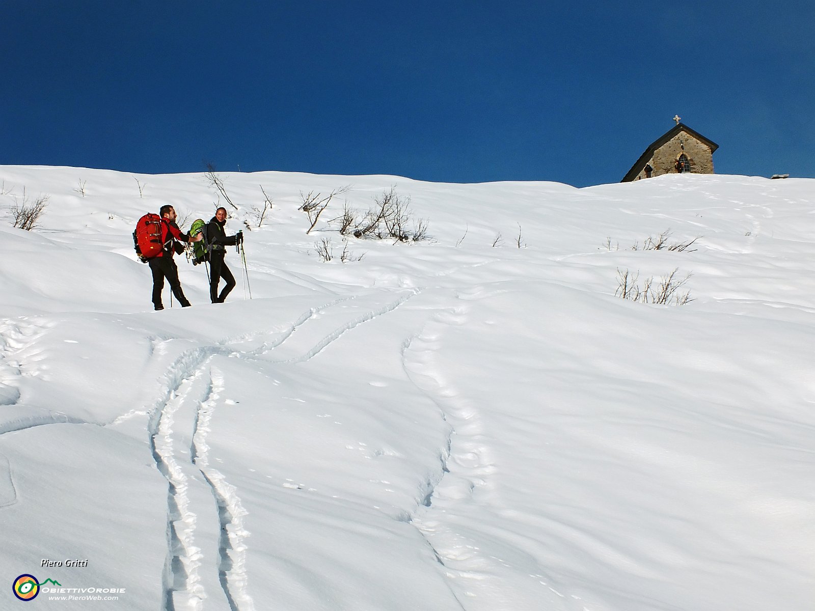 15 In vista del Passo e della chiesetta.JPG